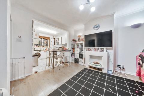 3 bedroom terraced house for sale, Wydeville Manor Road, London