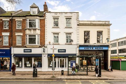 3 bedroom flat to rent, Chiswick High Road, London W4