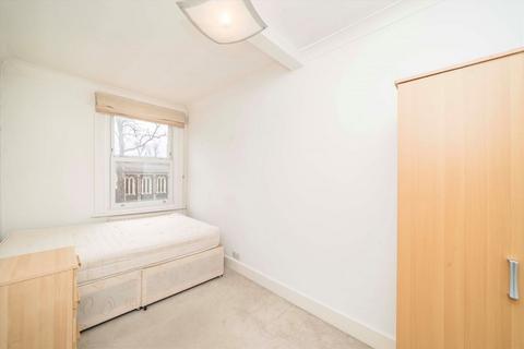 3 bedroom flat to rent, Chiswick High Road, London W4