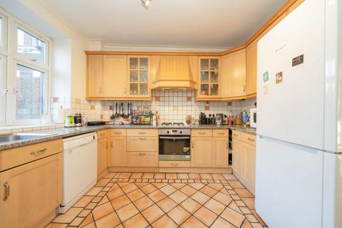 4 bedroom flat for sale, Finchley Road, London NW3