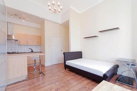 Studio to rent, London W14