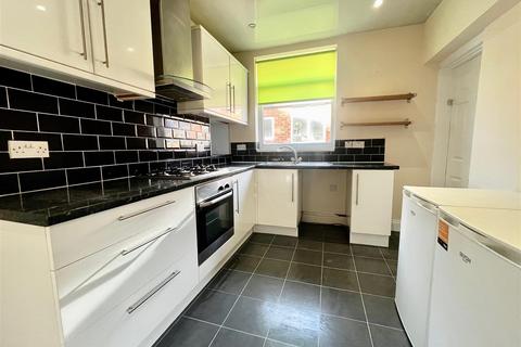 2 bedroom flat to rent, Beverley Road, Low Fell, Gateshead