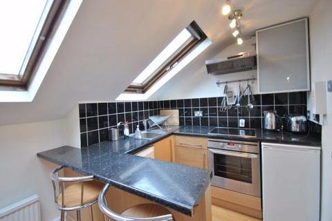 3 bedroom flat to rent, Delaford Street, SW6