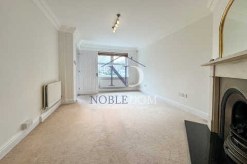 2 bedroom end of terrace house to rent, Hampton, TW12