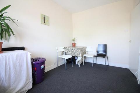 1 bedroom flat to rent, Vicarage Farm Road, Hounslow