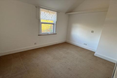 2 bedroom terraced house to rent, Mott Street, Loughton, IG10