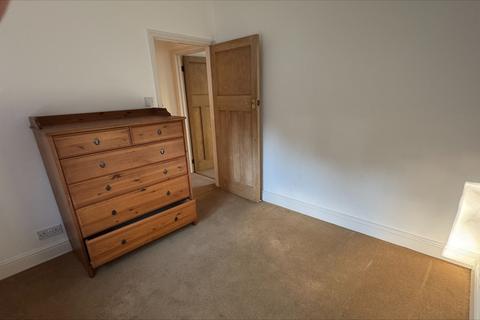 2 bedroom terraced house to rent, Mott Street, Loughton, IG10