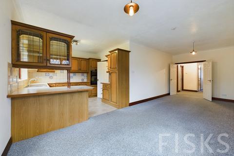 3 bedroom detached bungalow for sale, Beachway, Canvey Island, SS8