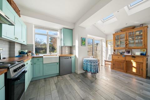 100 Lynwood Drive, Worcester Park, KT4 7AE