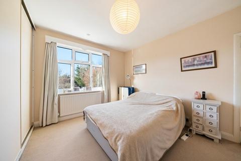 100 Lynwood Drive, Worcester Park, KT4 7AE