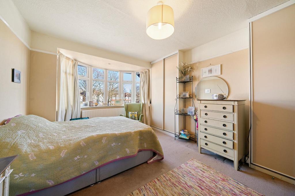 100 Lynwood Drive002.jpg