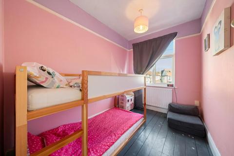 100 Lynwood Drive, Worcester Park, KT4 7AE