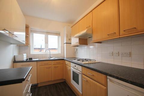 1 bedroom ground floor flat to rent, Addlestone, Surrey, KT15