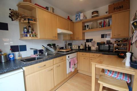 1 bedroom ground floor flat to rent, Addlestone, Surrey, KT15