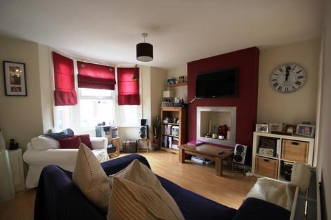 1 bedroom ground floor flat to rent, Addlestone, Surrey, KT15