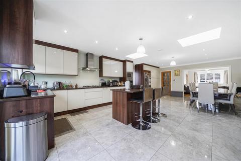 4 bedroom semi-detached house for sale, Spinney Drive, Feltham TW14