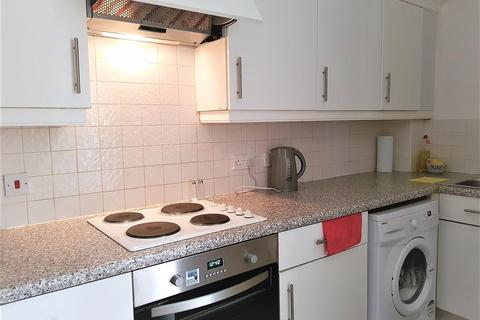 2 bedroom flat to rent, Victoria Court, Leeds