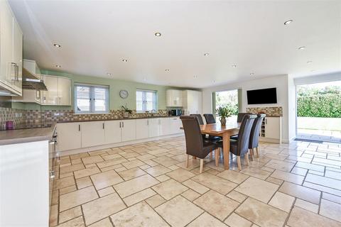 4 bedroom detached house for sale, Beech Close, Penton Harroway