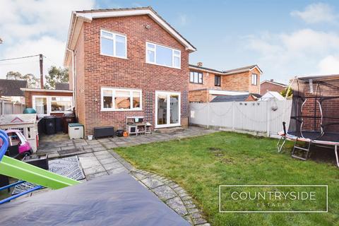 4 bedroom detached house for sale, Oakfield Road, Benfleet