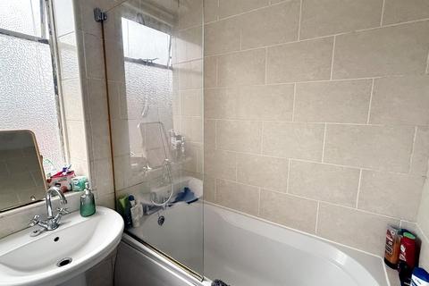 2 bedroom flat to rent, Vermont Road, London SW18