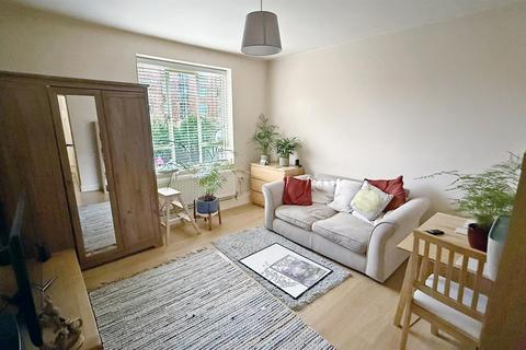 2 bedroom flat to rent, Vermont Road, London SW18