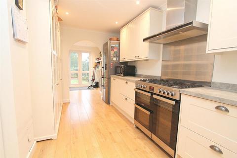 50 Park Hill, Carshalton, SM5 3RU