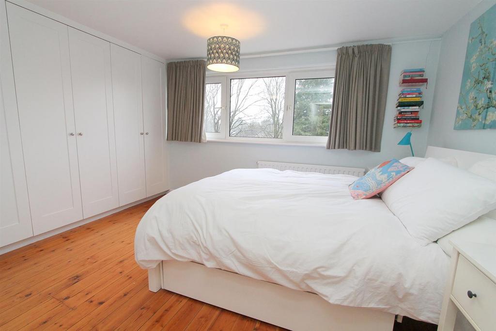 Bed 1.jpg