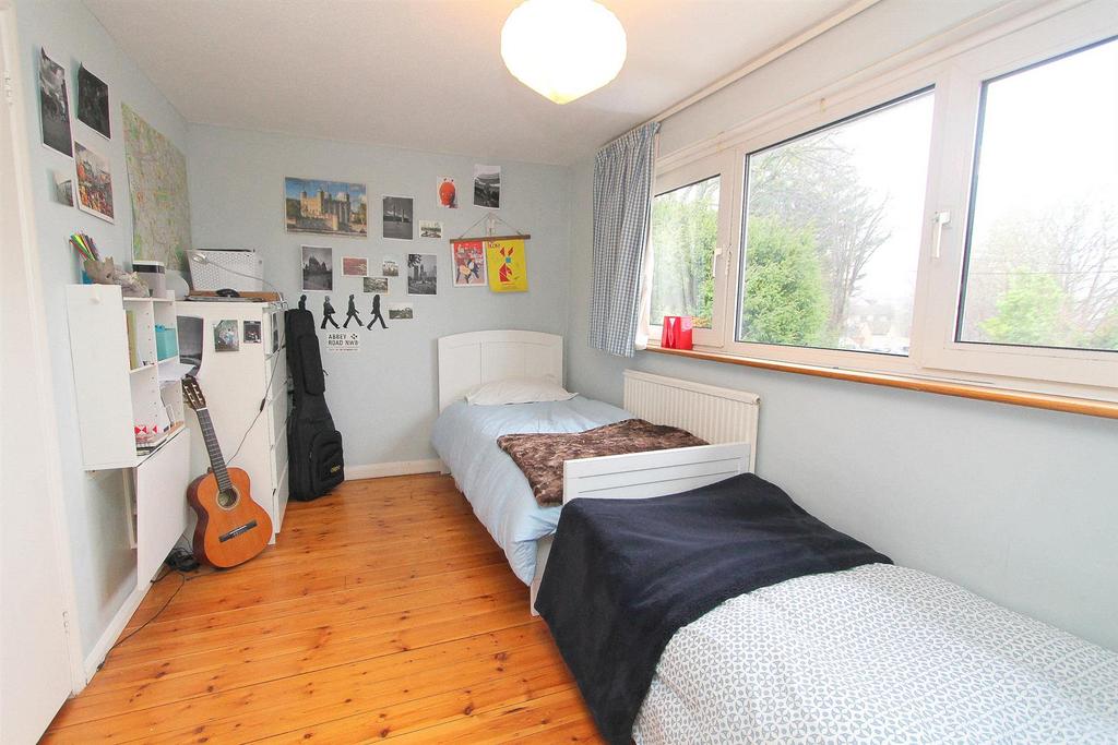 Bed 2.jpg