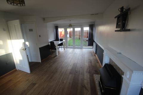 3 bedroom end of terrace house to rent, Langtons Meadow, Farnham Common SL2