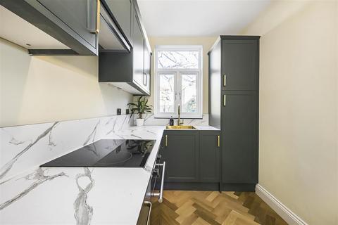 2 bedroom flat for sale, St. Annes Road, London E11