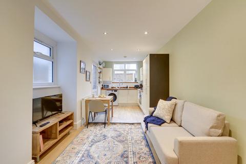 2 bedroom flat for sale, Siddons Road, Forest Hill, London, SE23