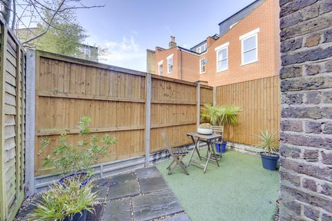 2 bedroom flat for sale, Siddons Road, Forest Hill, London, SE23