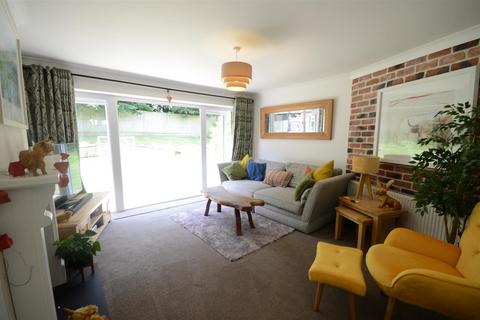 46 Alderton Way, Trowbridge, BA14 0UH