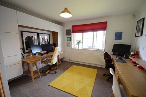 46 Alderton Way, Trowbridge, BA14 0UH