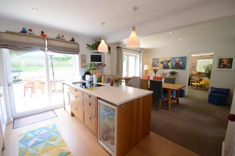 46 Alderton Way, Trowbridge, BA14 0UH