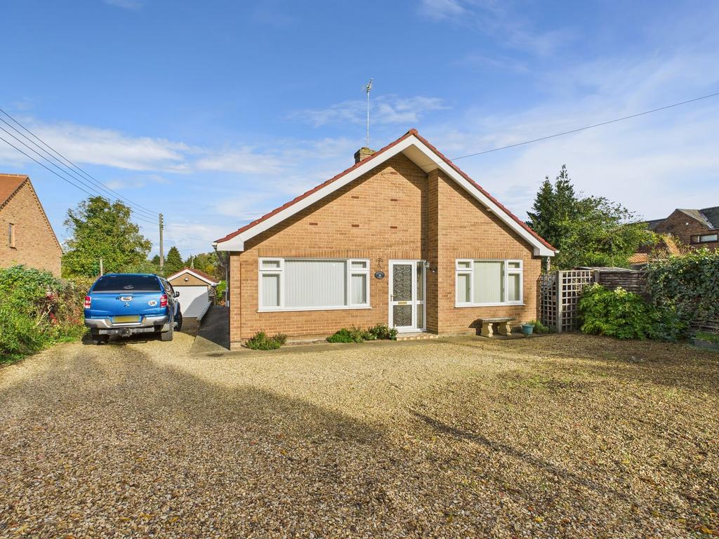 Church Road, King's Lynn PE34 3 bed detached bungalow - £295,000