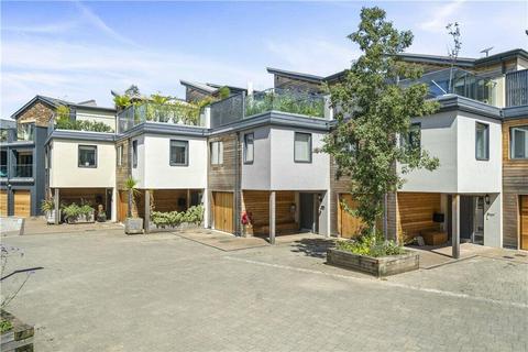 21 Baltic Way, Totnes, TQ9 5WY