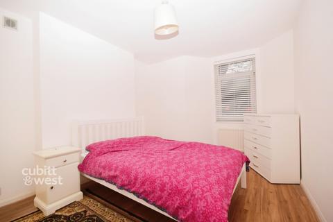 2 bedroom ground floor flat to rent, Waddon New Road Croydon CR0