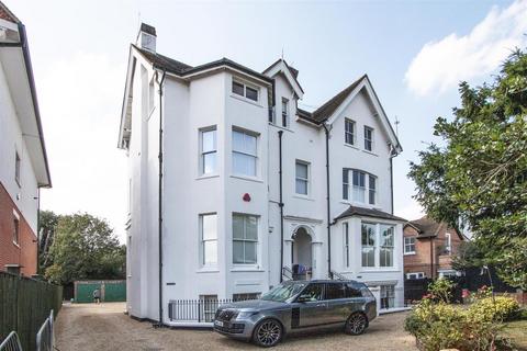 3 bedroom flat to rent, Clifton Road, Wimbledon SW19