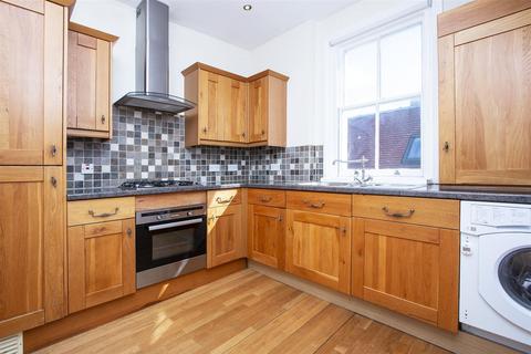 3 bedroom flat to rent, Clifton Road, Wimbledon SW19