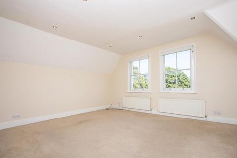 3 bedroom flat to rent, Clifton Road, Wimbledon SW19