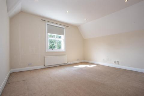 3 bedroom flat to rent, Clifton Road, Wimbledon SW19