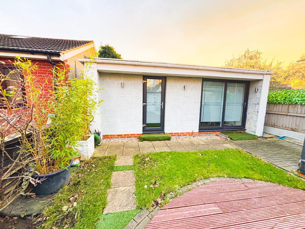 St Clair Close IG5