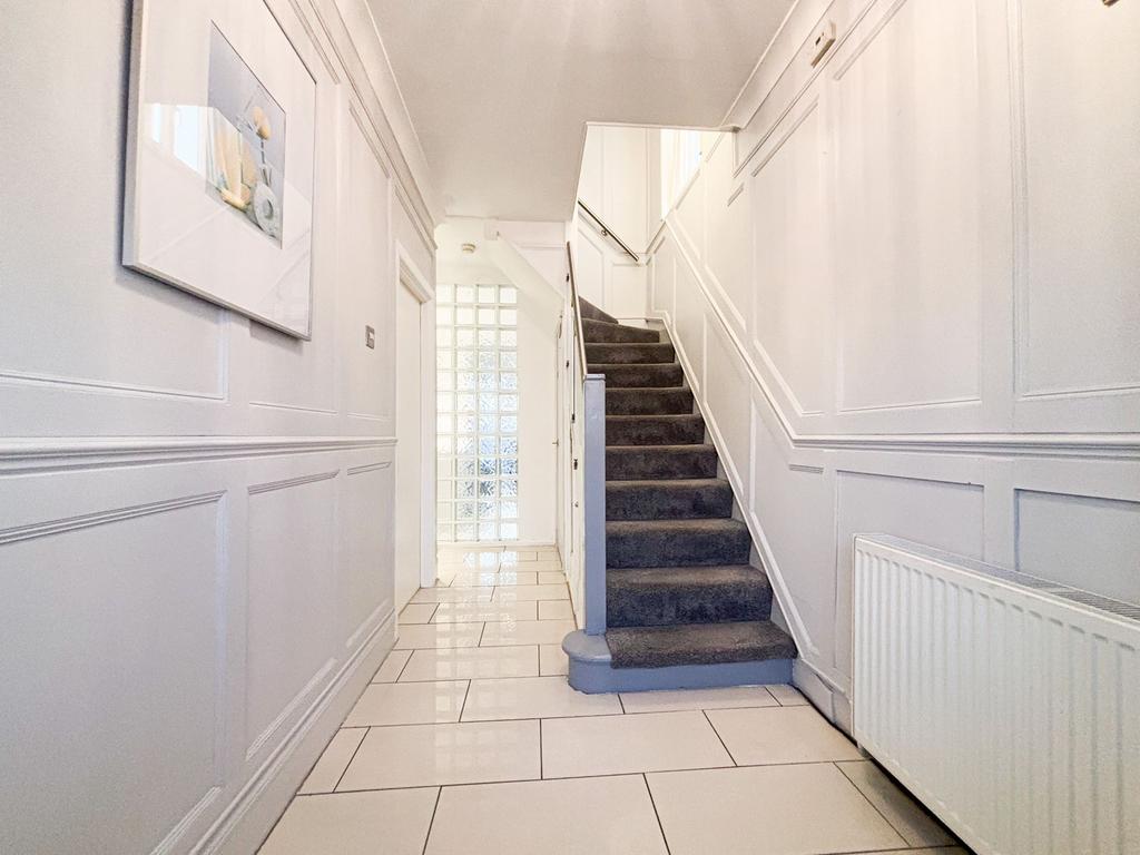 St Clair Close IG5