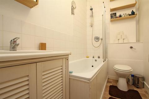 1 bedroom flat to rent, East Hill, London SW18