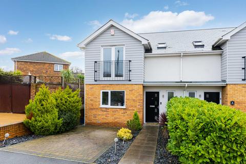 3 bedroom semi-detached house for sale, The Rodings, Leigh-on-sea, SS9