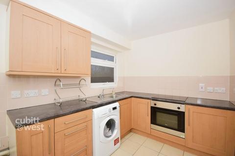 2 bedroom apartment to rent, Woodcote Road Wallington SM6