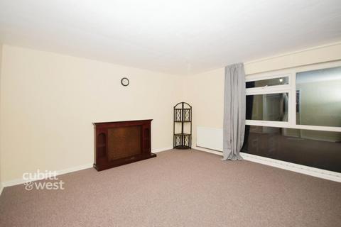 2 bedroom apartment to rent, Woodcote Road Wallington SM6