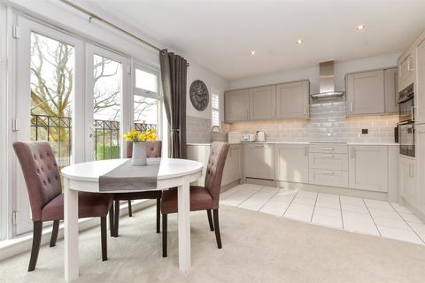 2 Halton Road, Kenley, CR8 5GN