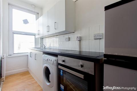 2 bedroom flat to rent, Newport Road, Cardiff CF24